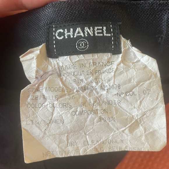 Vintage Black mini Chanel pleated skirt with gold buttons - Picture 2 of 7